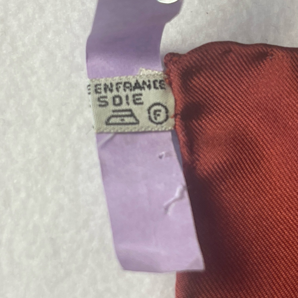 Vintage Hermès Silk Scarf 1994 ‘Selles à Housse’ Burgundy Gold Equestrian Logo - Picture 7 of 16